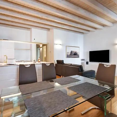 Feriehus Palazzo Archi 2a *